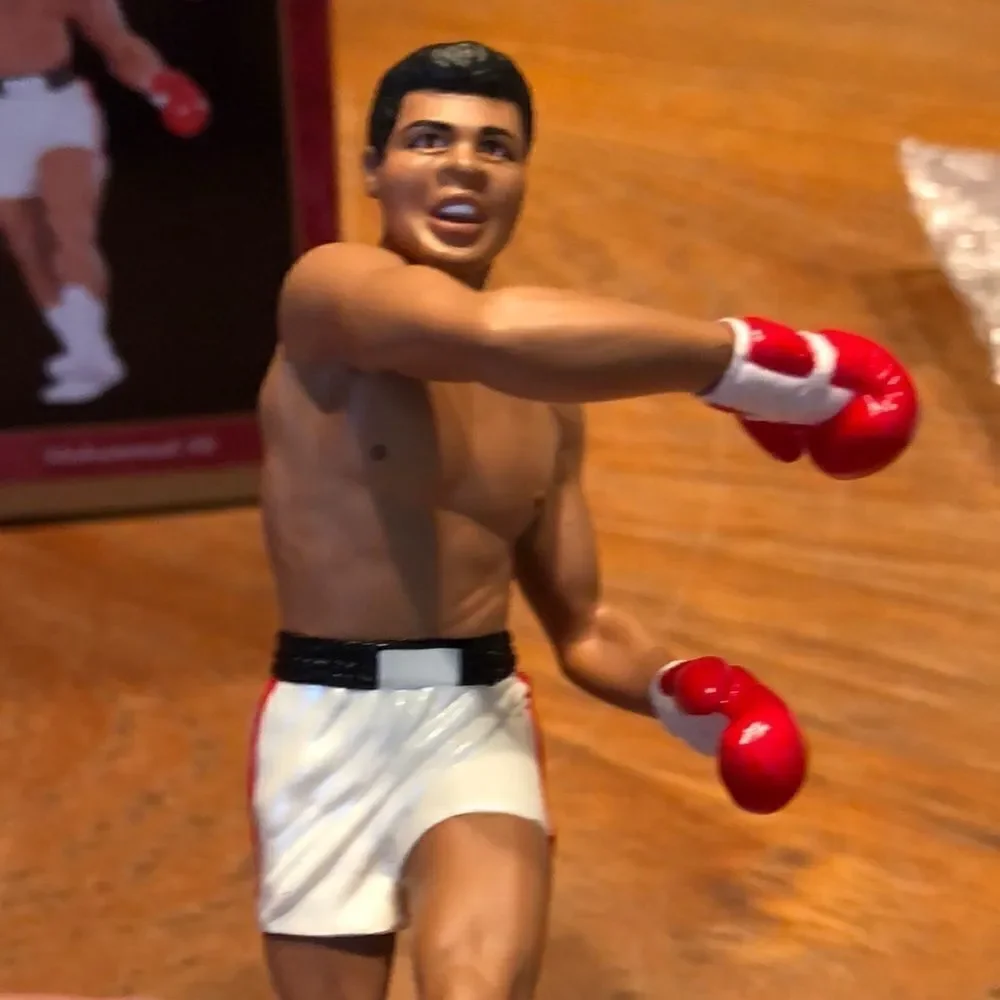 Hallmark Muhammad Ali ornament 1999‎